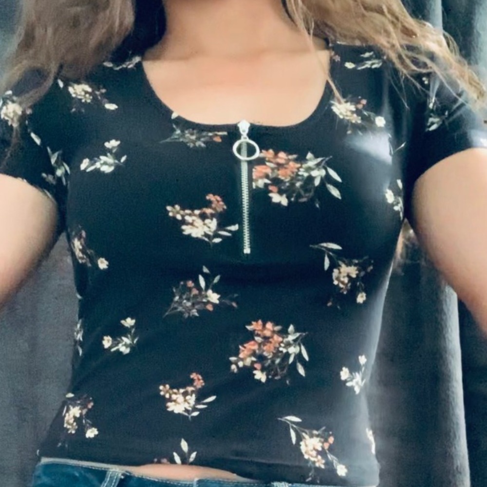 Black Flowery Crop